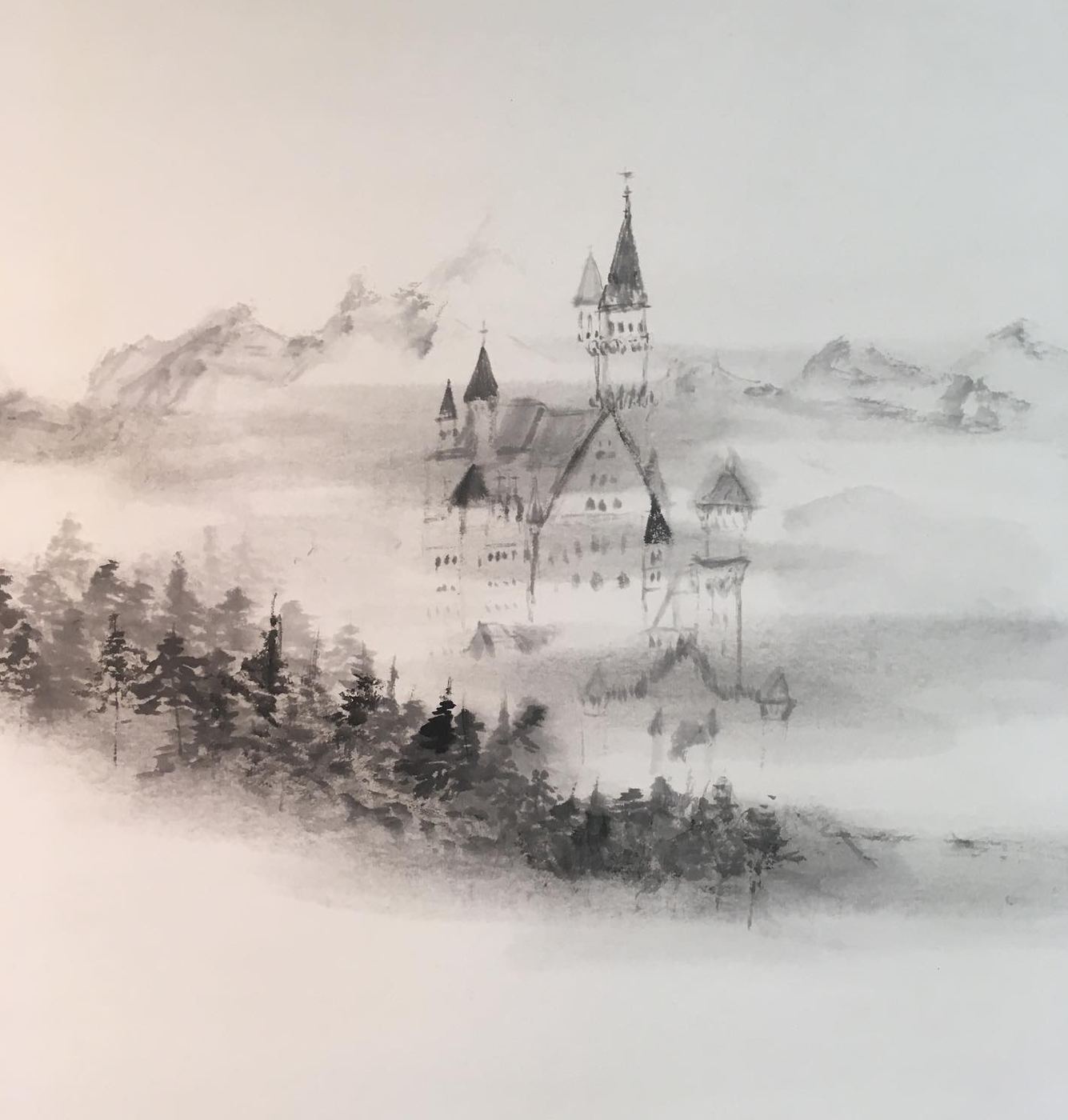 霧の中に浮かぶ古城を描いた水墨画